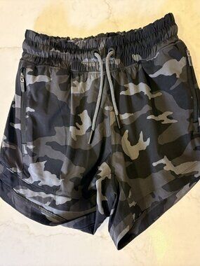 Athleta Girl Black & Gray Camo Running Shorts – Girls M (8–10)